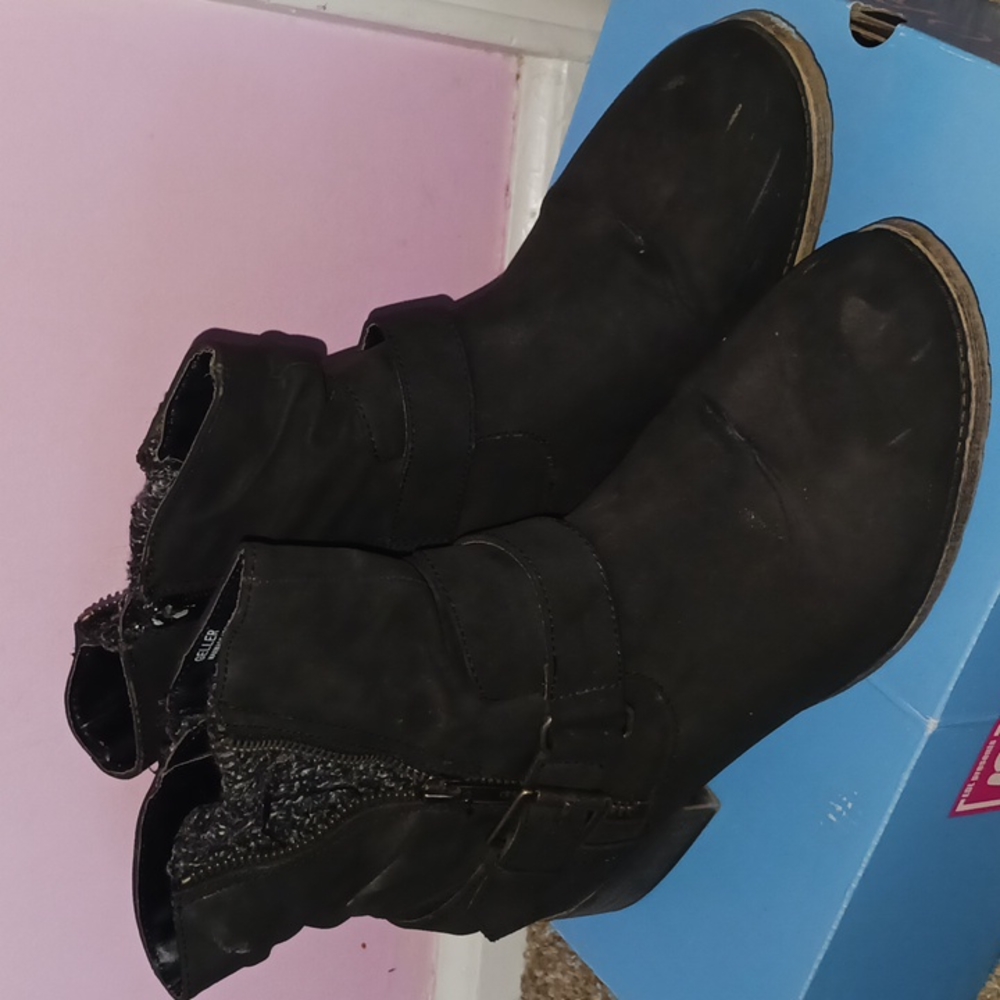 POP Black ankle boots